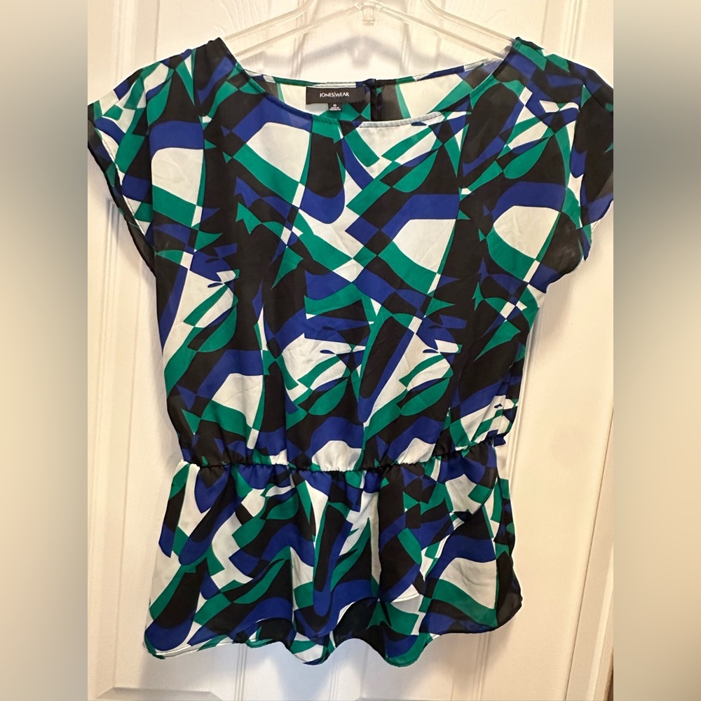 Jones Wear women’s top size 10 Blue and Green Abstract Blouse
